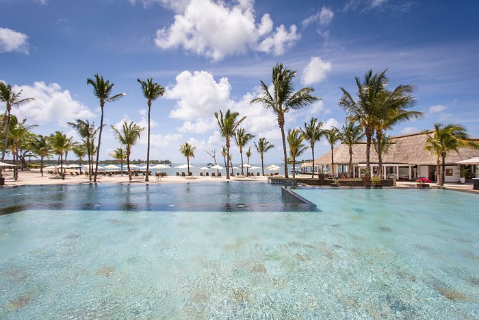The Bay Club at Anahita